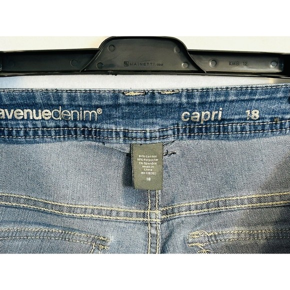 Lane Bryant Avenue Womens Capri Jeans Size 18 Light Blue Wash Embellished Pocket - Picture 9 of 10